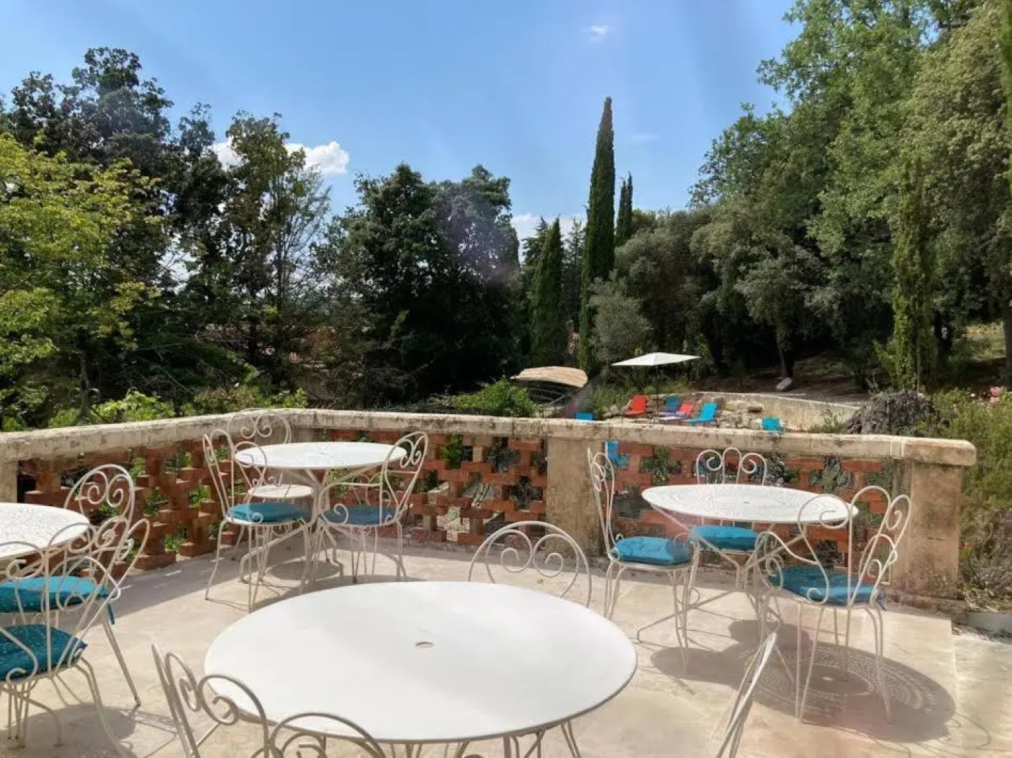 Les Horizons 4 SAISONS - Piscine chauffée Toute l'année - SPA- Jacuzzi - MASSAGE- SAUNA - 800m centre ville Nyons