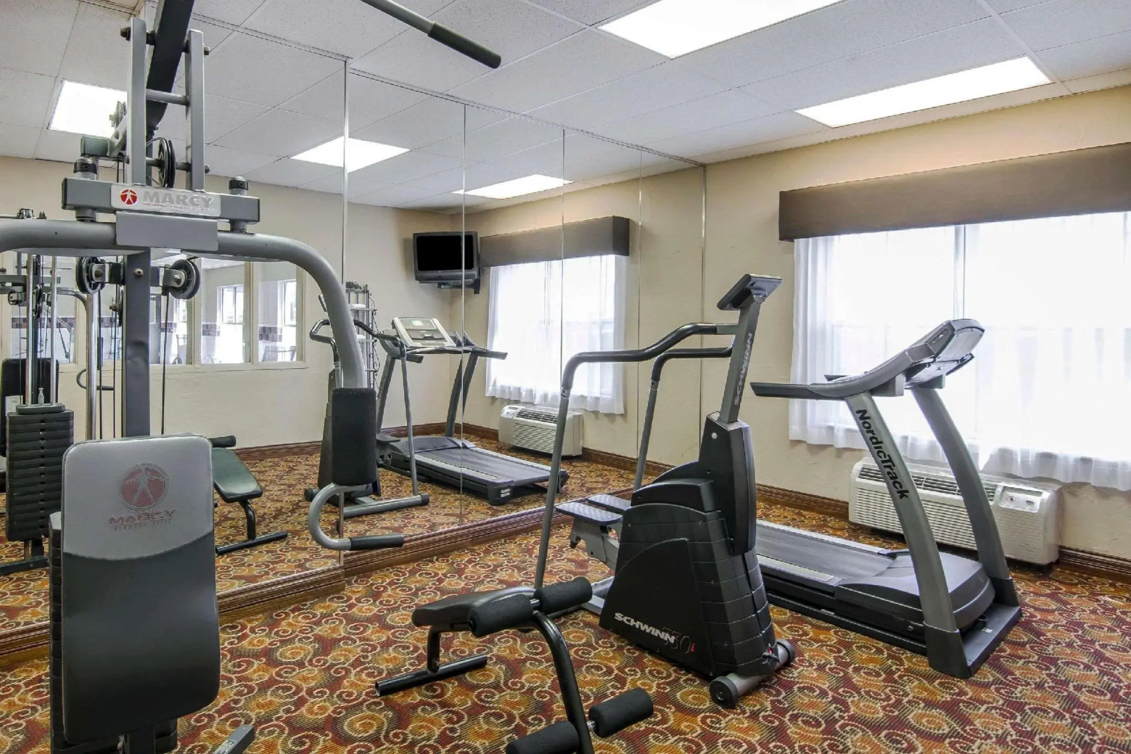 Quality Inn & Suites I-35 E / Walnut Hill