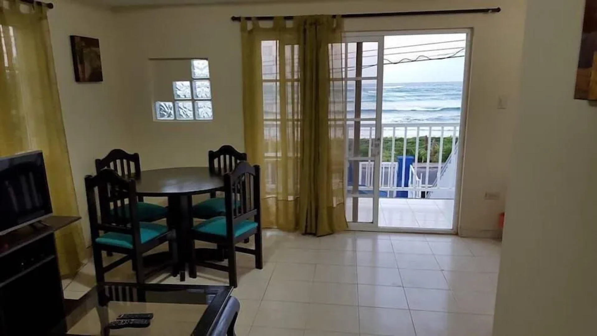 Sound Bay Beach Apartment