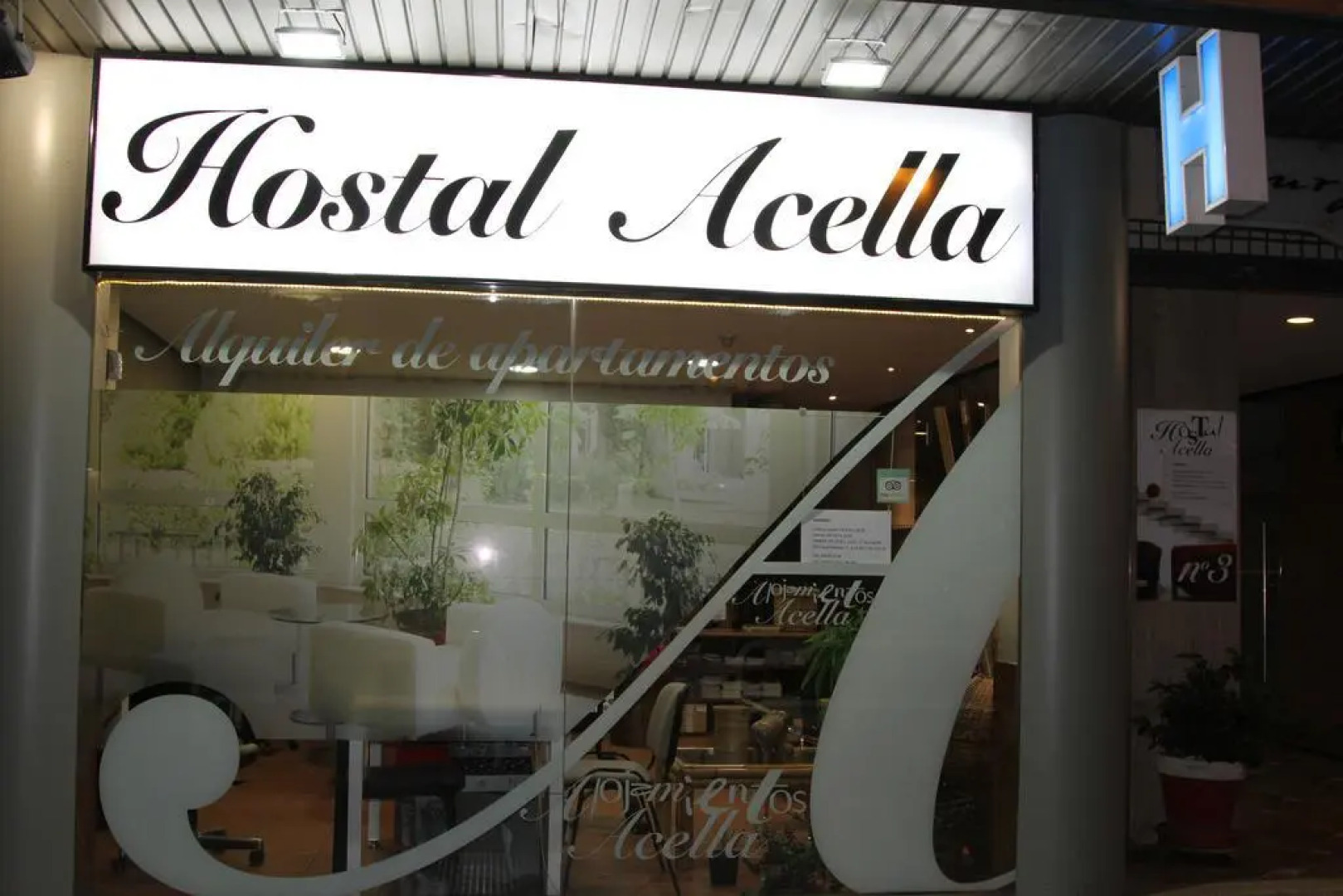 Hostal Acella