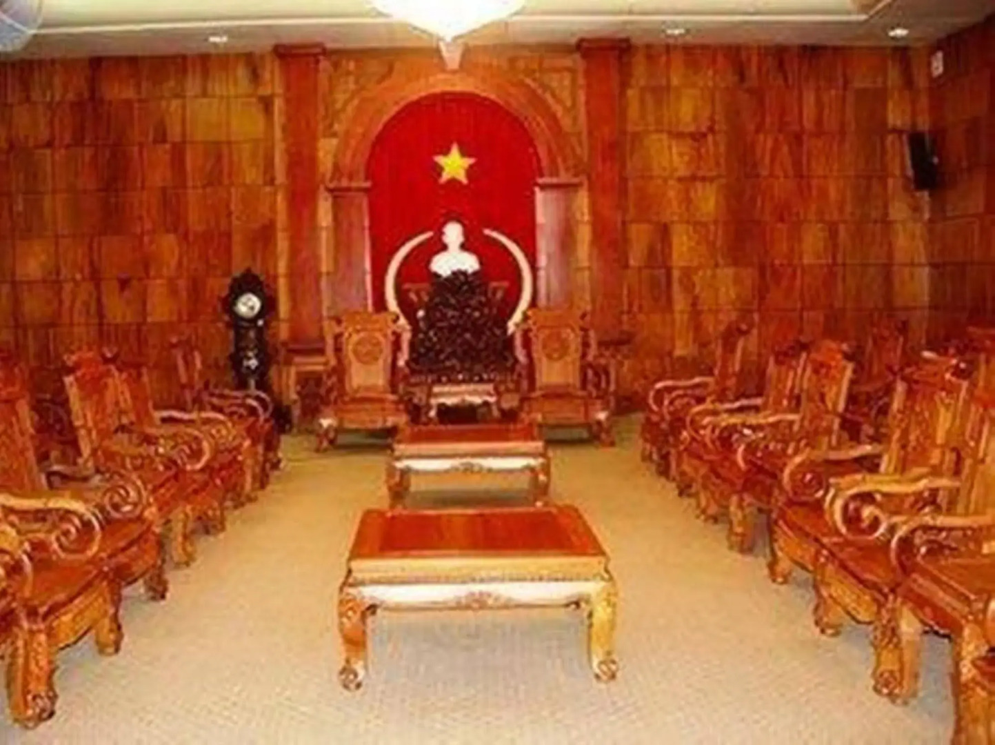 Nha Khach Tien Giang