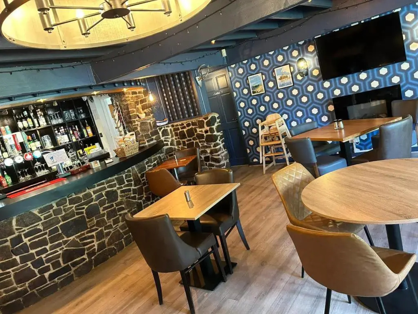 OYO Lamphey Hall Hotel