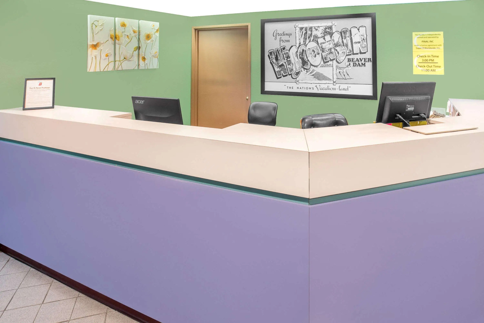 Super 8 by Wyndham Beaver Dam