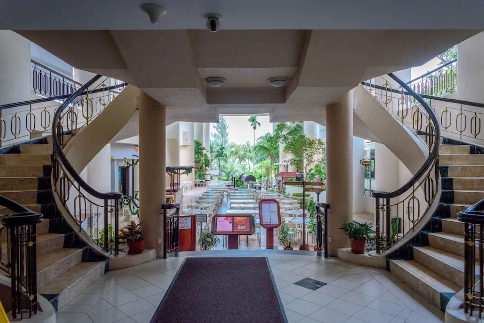 H Beach Suite at Rainbow Paradise Beach Resort