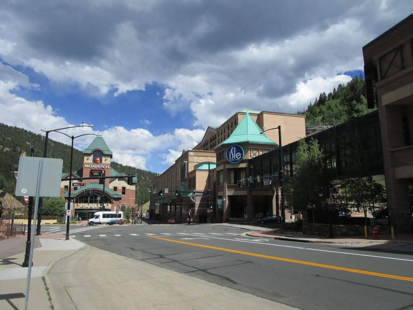 Horseshoe Black Hawk - A Caesars Rewards Destination