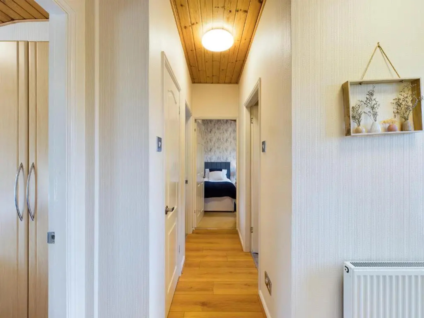 3 Bedroom Lakeview Lodge - Ensuite & Balcony Deck