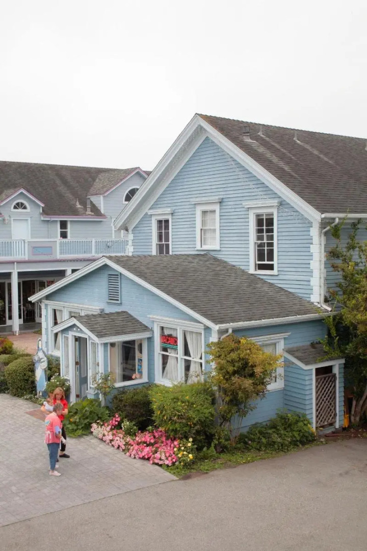 BytheSea Inn