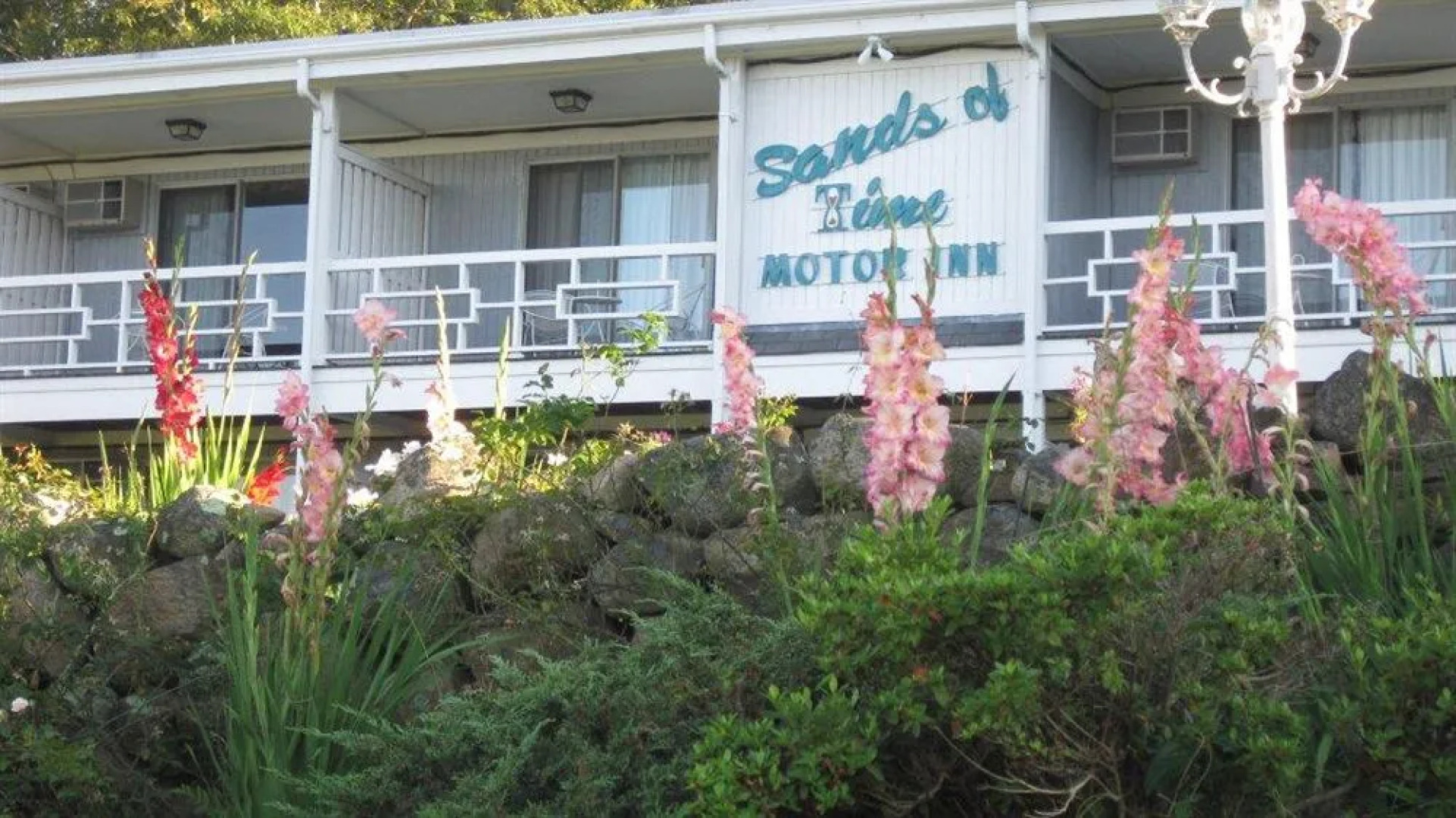 Sands of Time Motor Inn & Harbor House