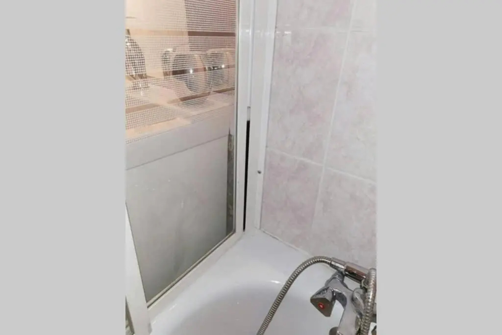 Studio mansardé 18 m2 climatisé avec piscine privée