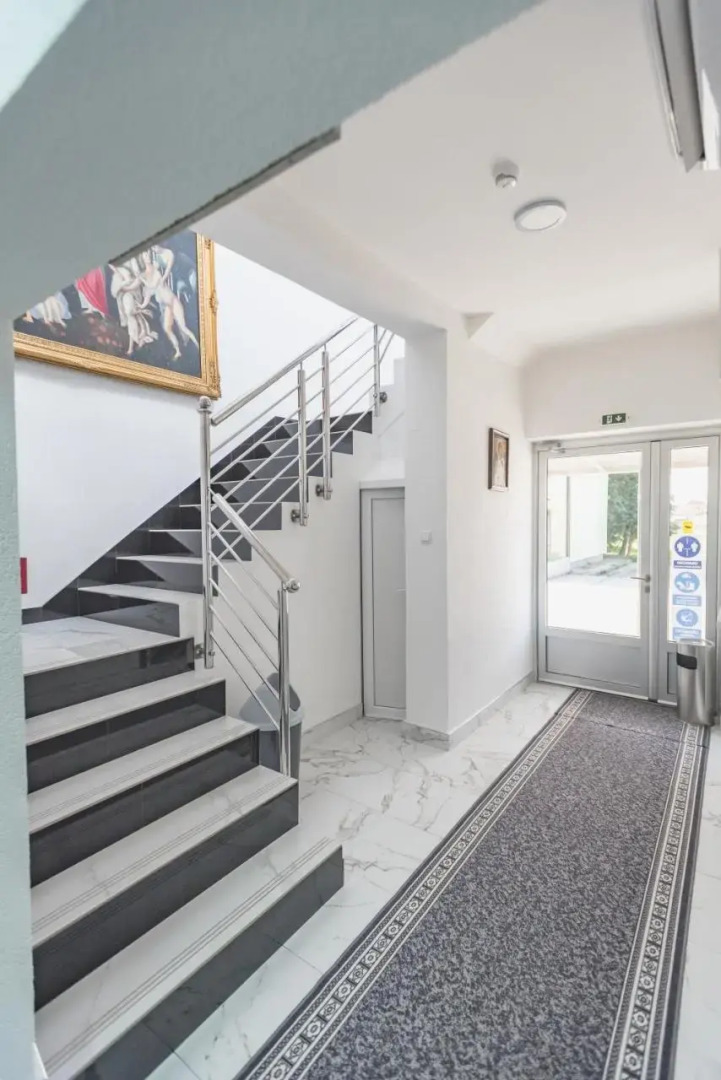 Plavi restoran, Loznica