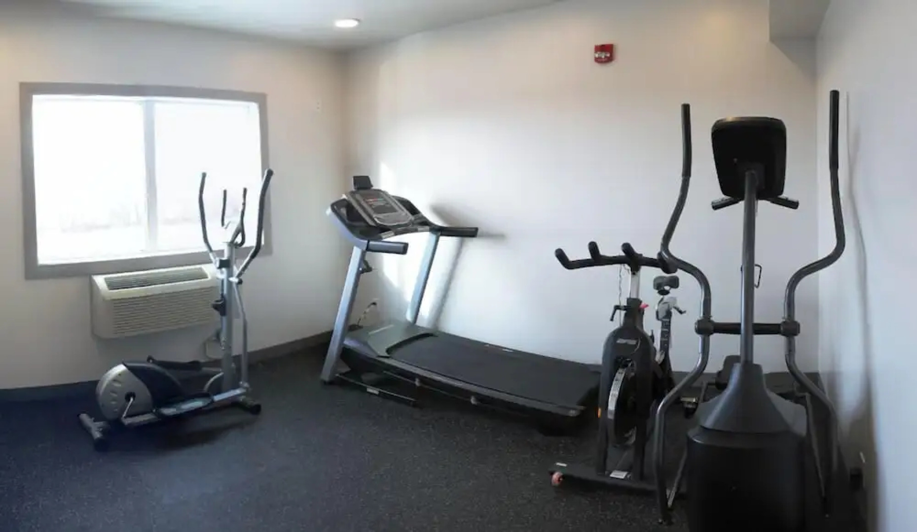 Roadhouse 52 Inn & Suites