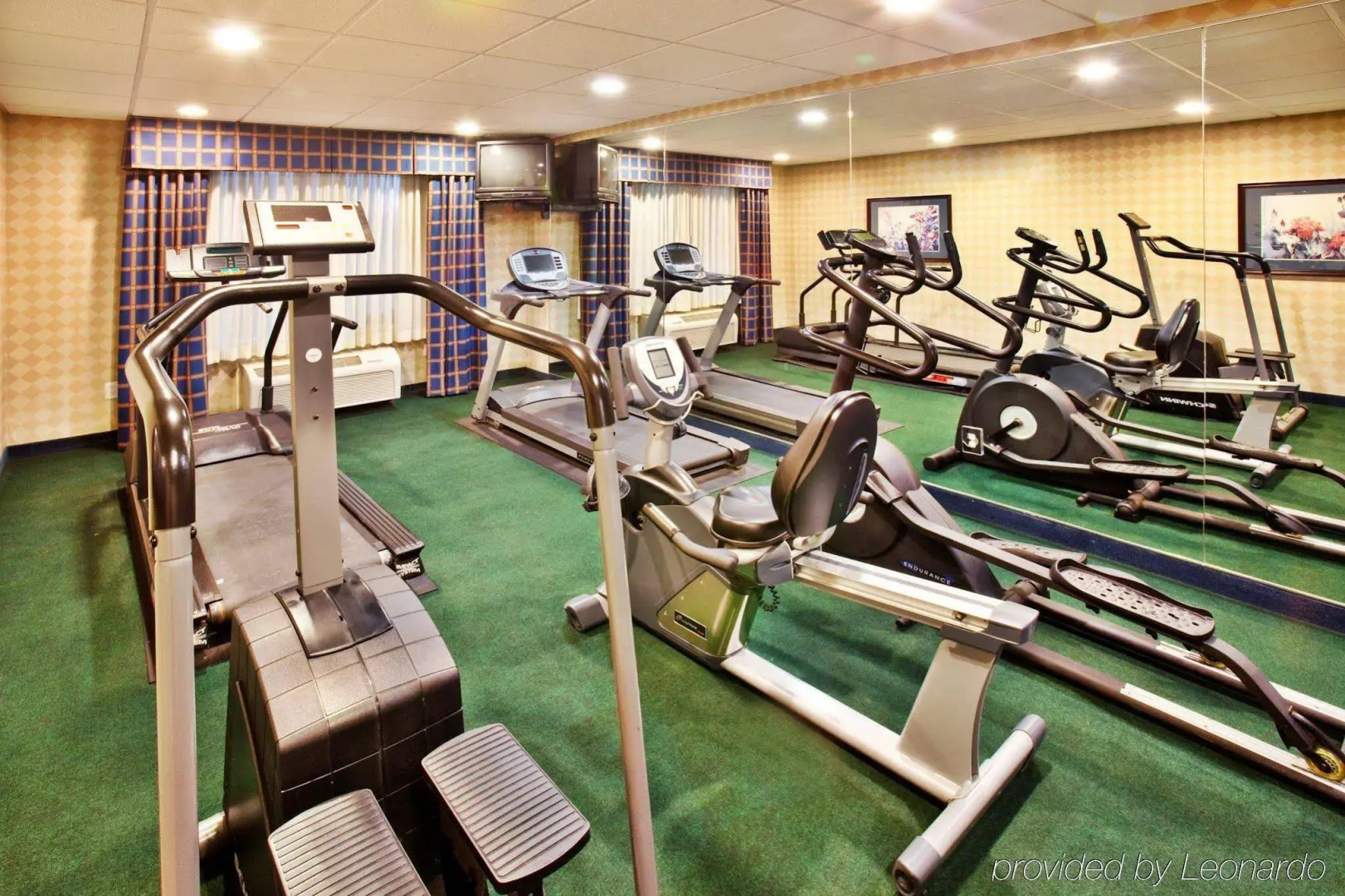 Holiday Inn Express & Suites Ames by IHG