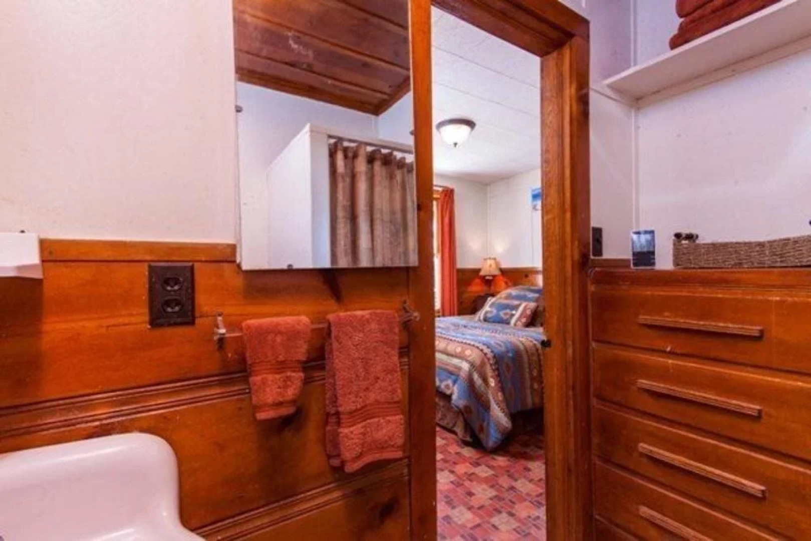 Couples Cove Lakefront Cabin by RedAwning