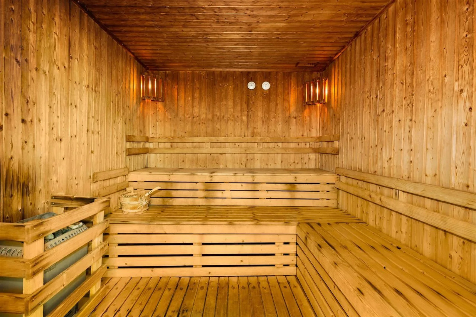 Four Views Monumental Lido