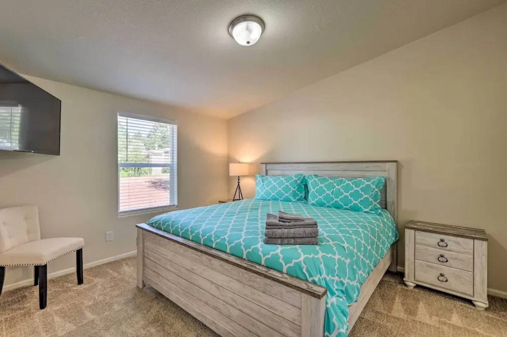 Bright & Modern Flagstaff Cottage Escape!