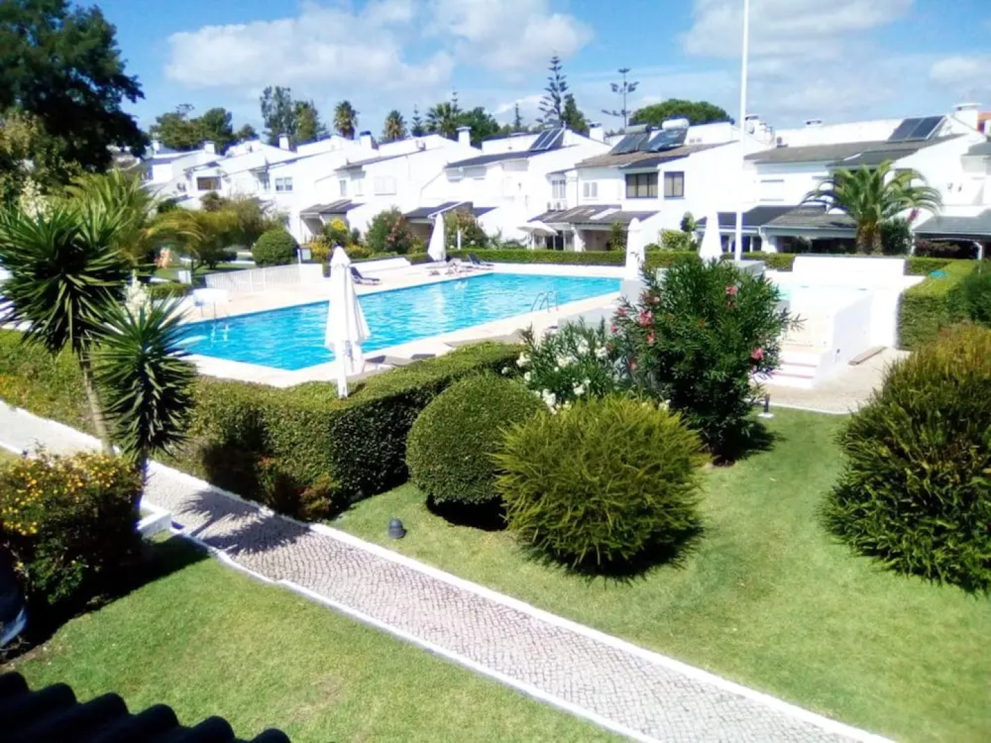 House With 4 Bedrooms in Corroios, With Pool Access, Enclosed Garden a