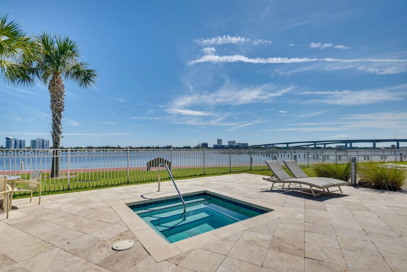 Luxe Resort Condo - 2 Mi to Daytona Beach!