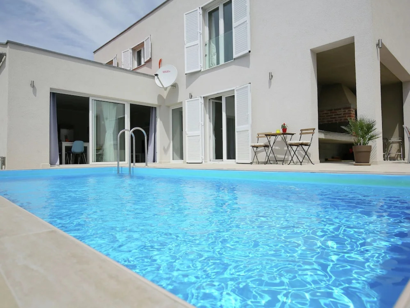 Inviting Holiday Home in Jasenice - Maslenica With Garden