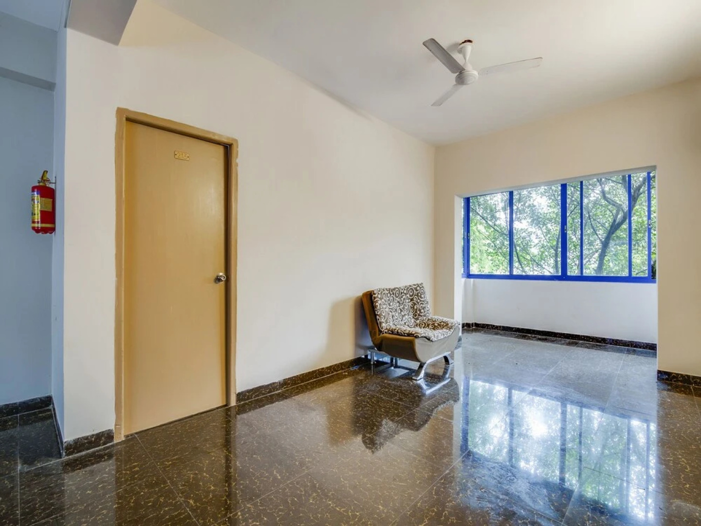 Oyo Flagship 39299 Aqualura