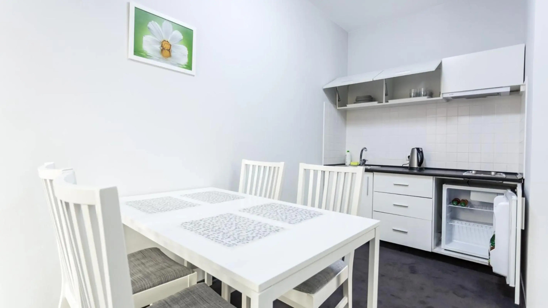 Rakhiv Hotel & Apartments