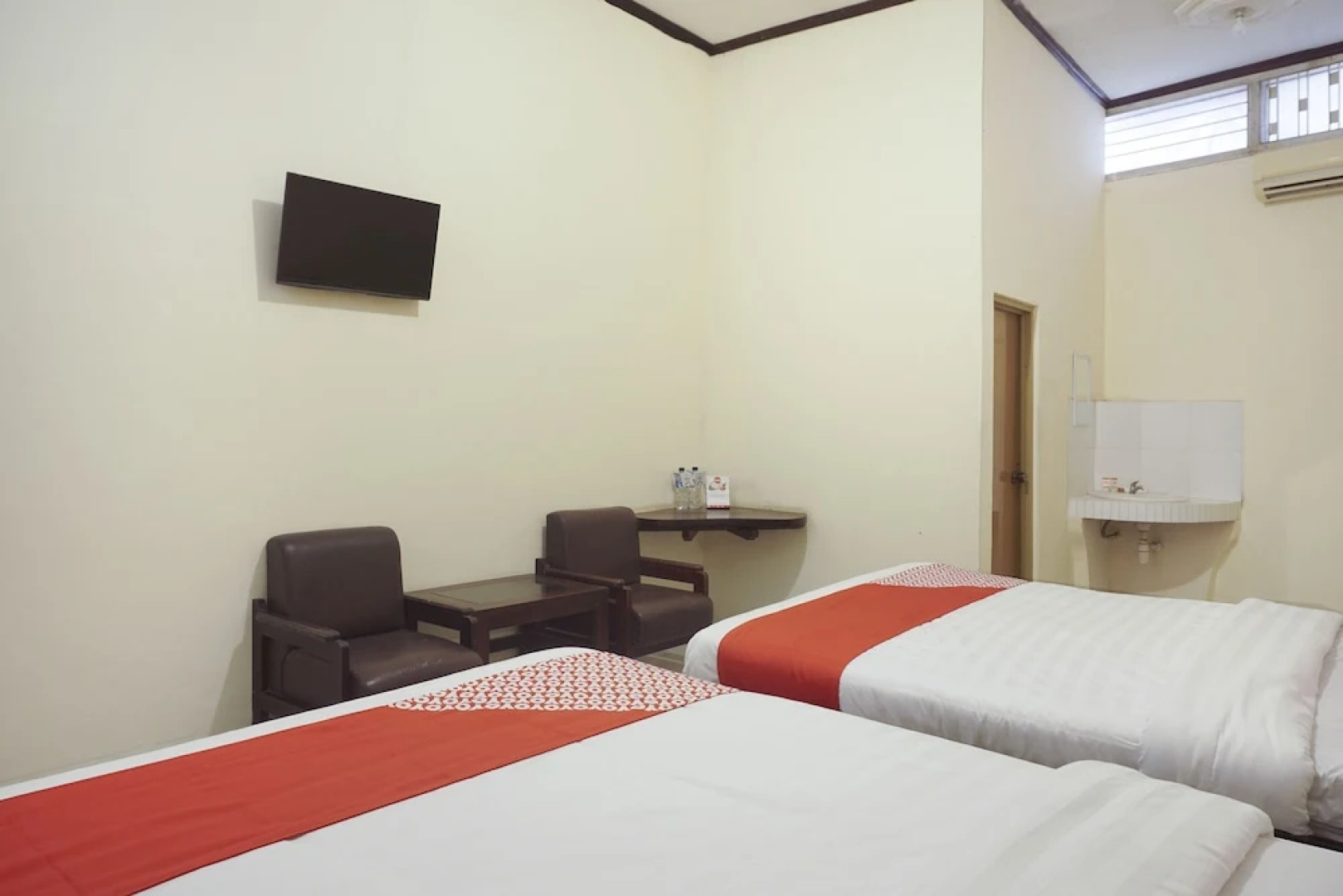 OYO 561 Hotel Citra Indah Near RS Ludira Husada Tama