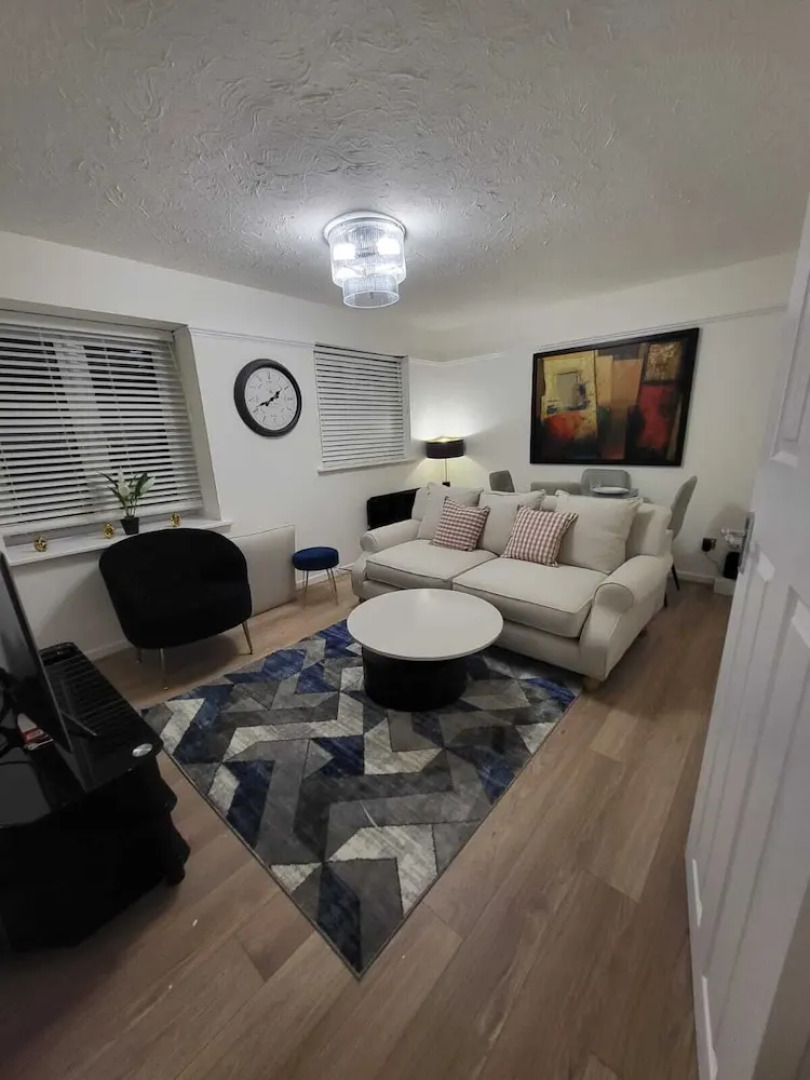 Lovely 2-bed Apartment in Grays