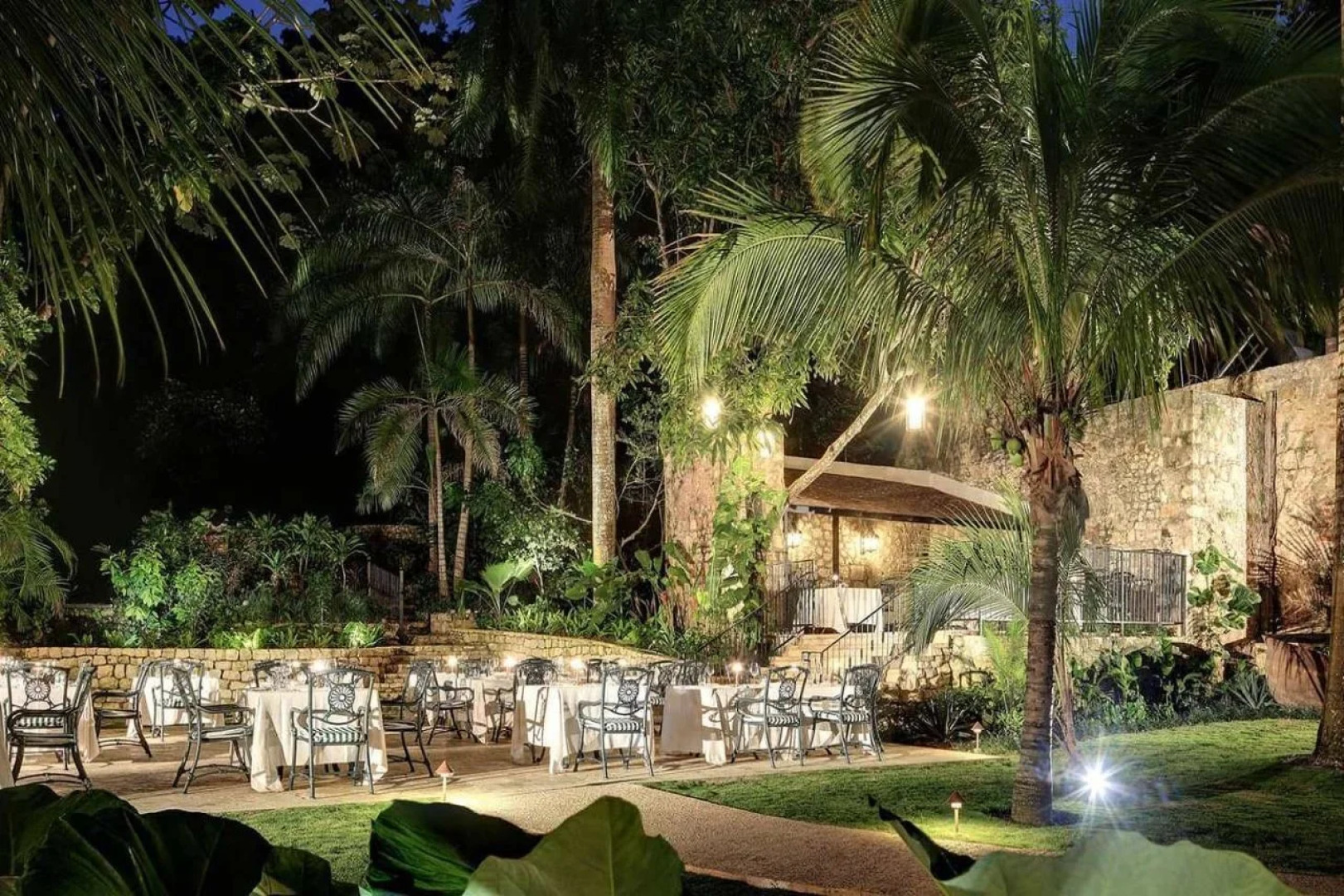 Отель Half Moon