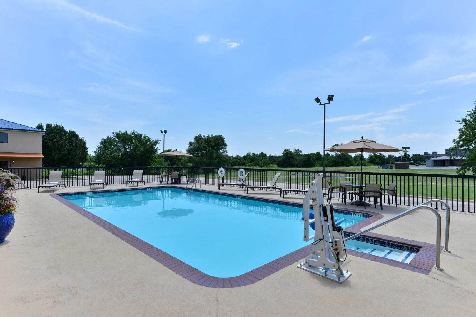 Baymont by Wyndham Ardmore I-35