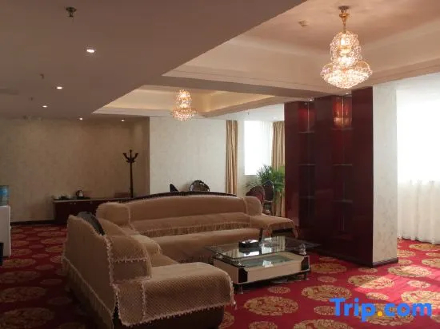 Qiankun Business Hotel