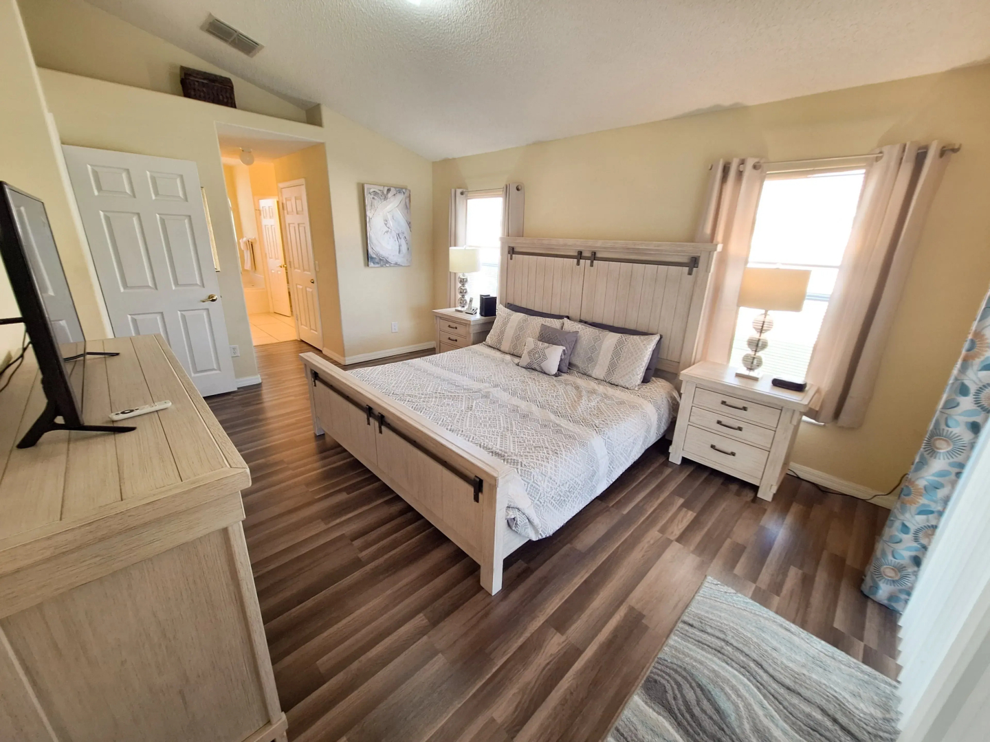 Private Pool Home with Spa & Games Room, Clermont, US