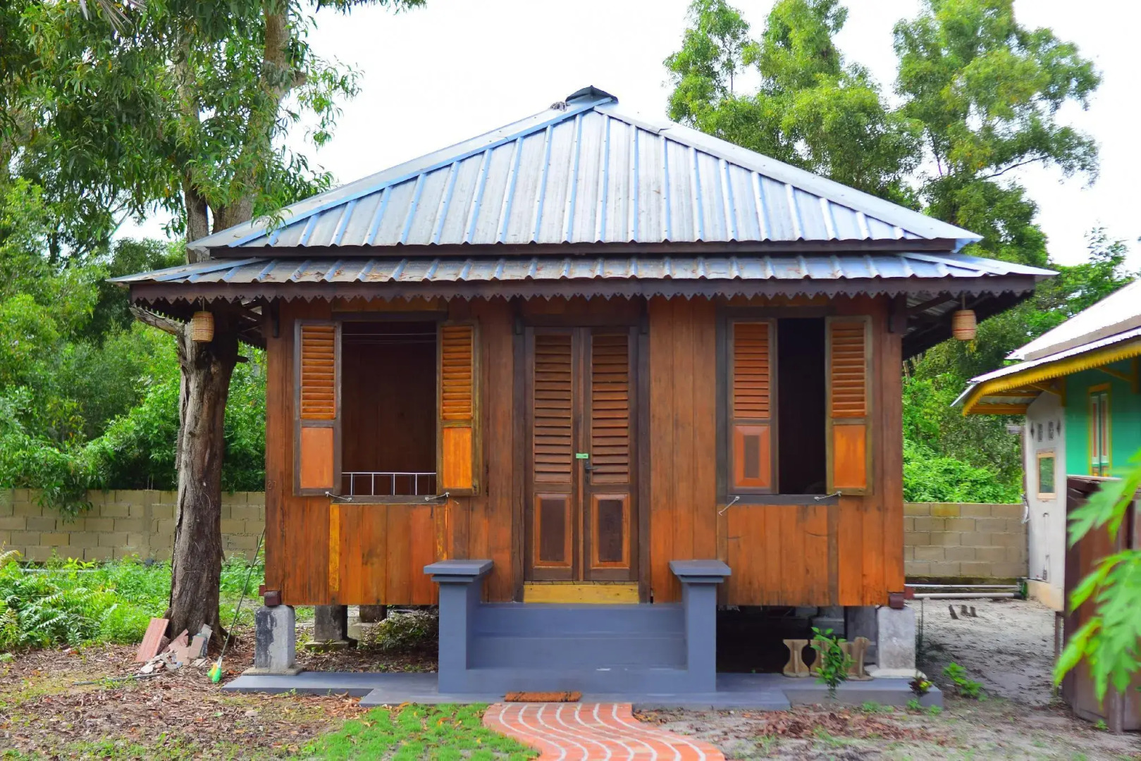 Rock and Wreck Dive Resort