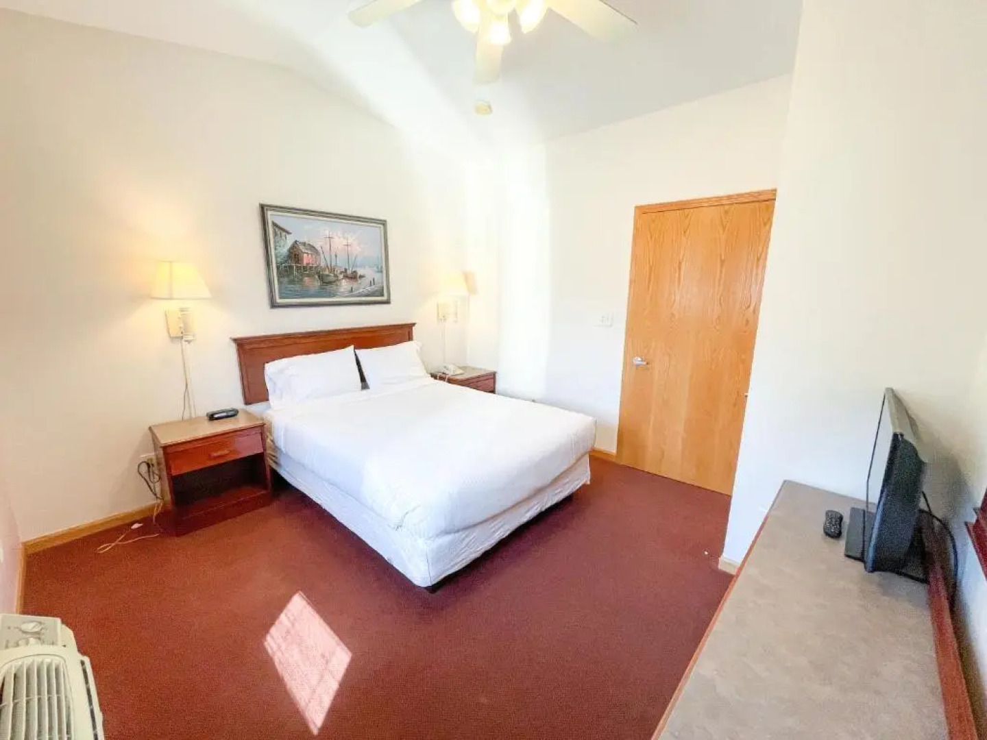 Lake Bluff Inn and Suites