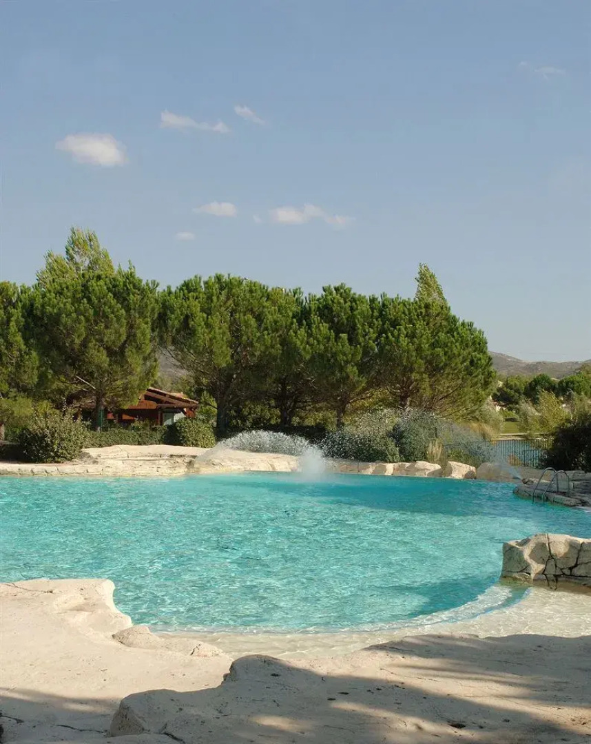 Pierre & Vacances Hotel Du Golf De Pont Royal En Provence