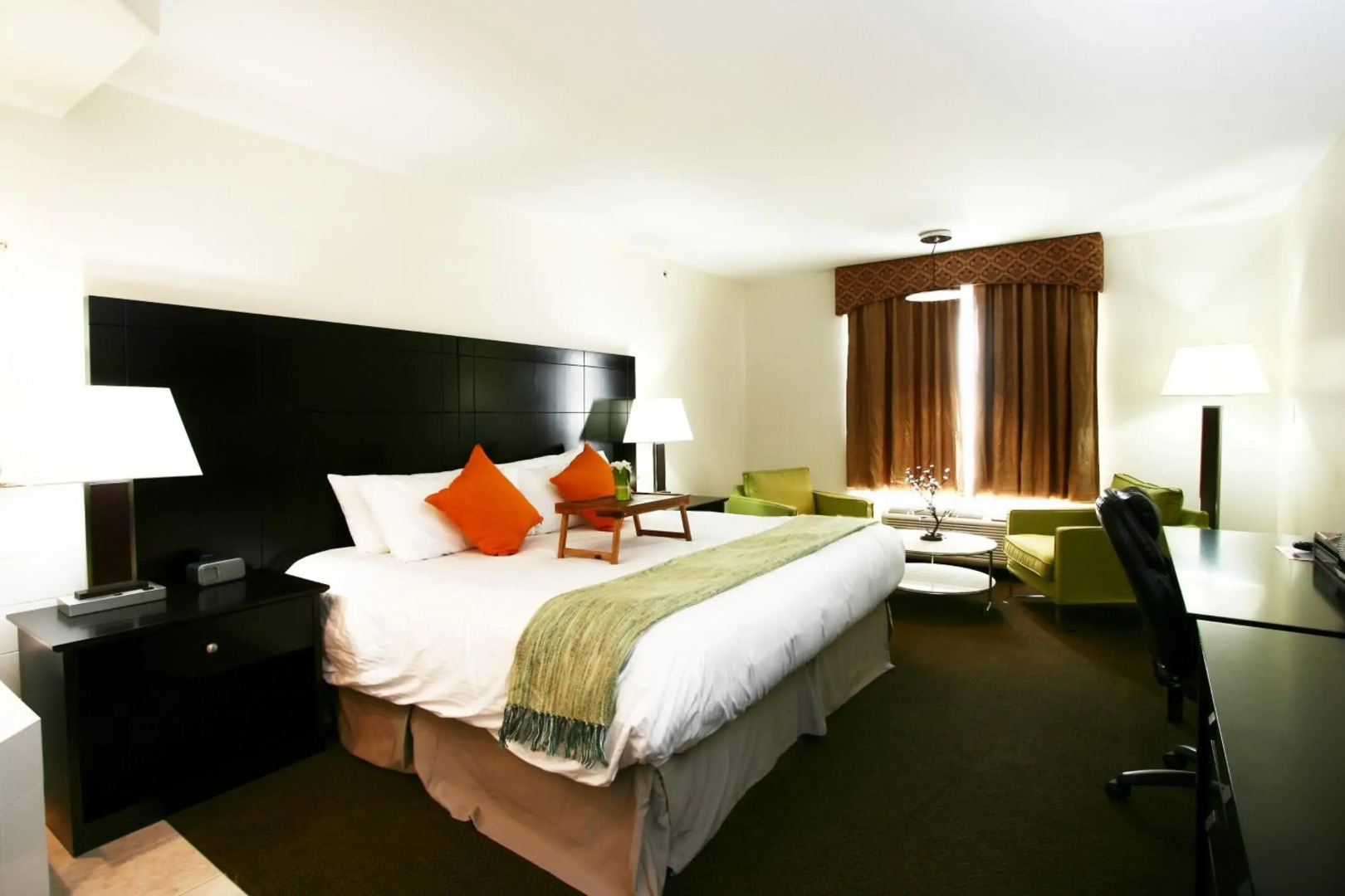 Foxwood Inn & Suites