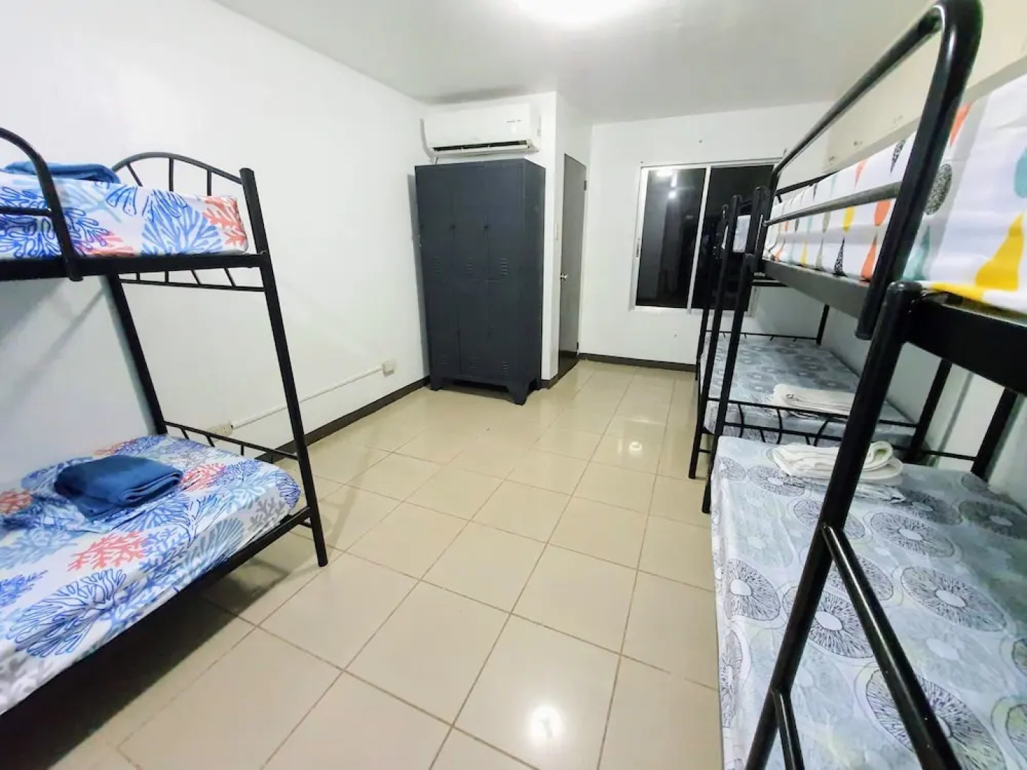 SR Hostel - Adults Only