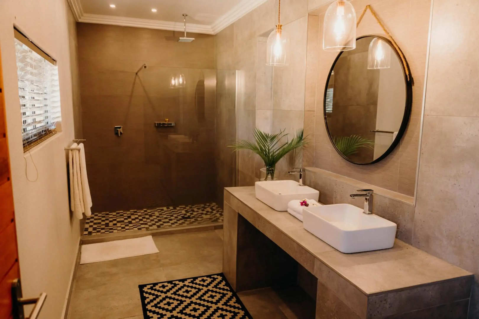 Bambuu Lakeside Lodge