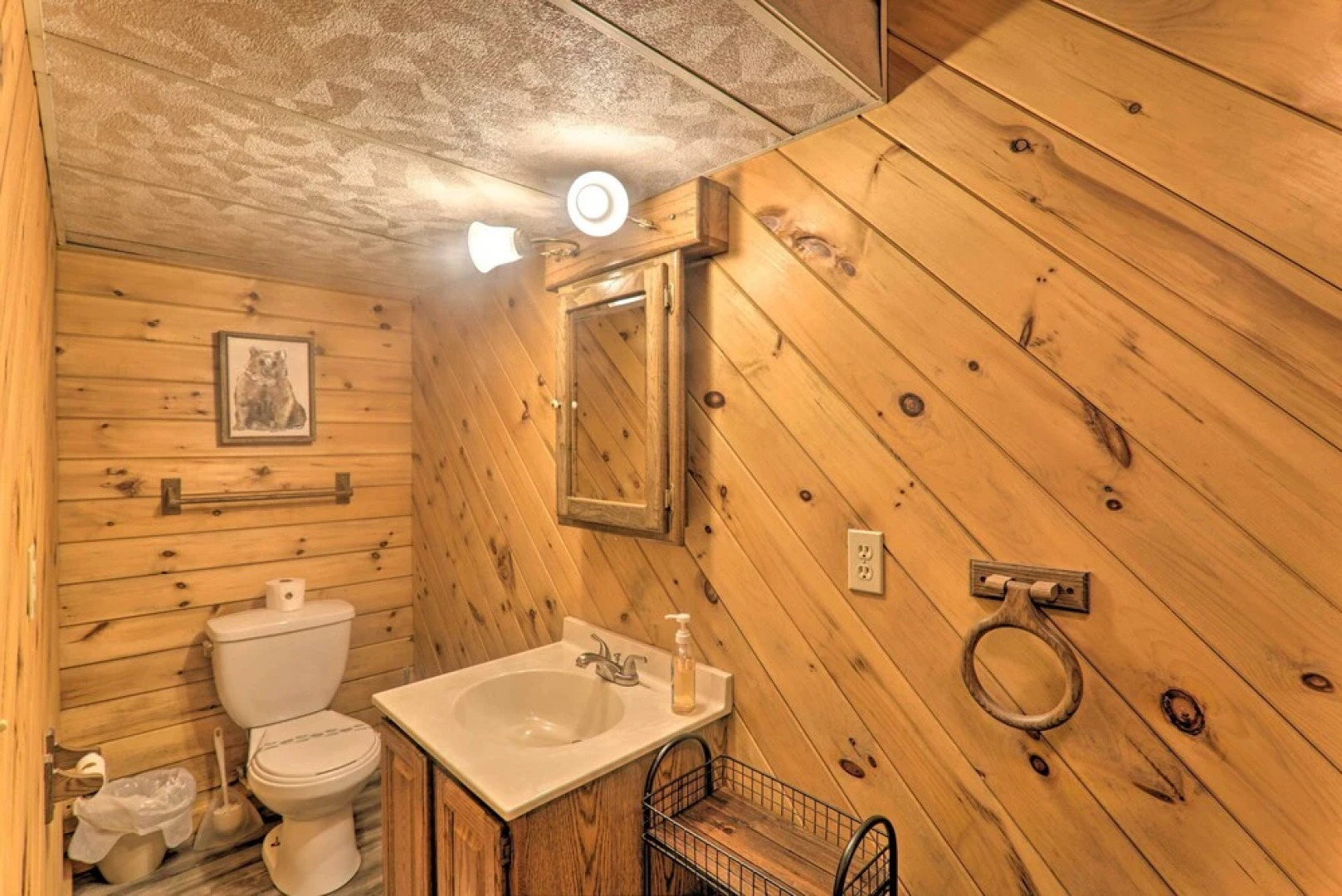 Spacious Cabin, 1 Block to Locust Lake Beach!