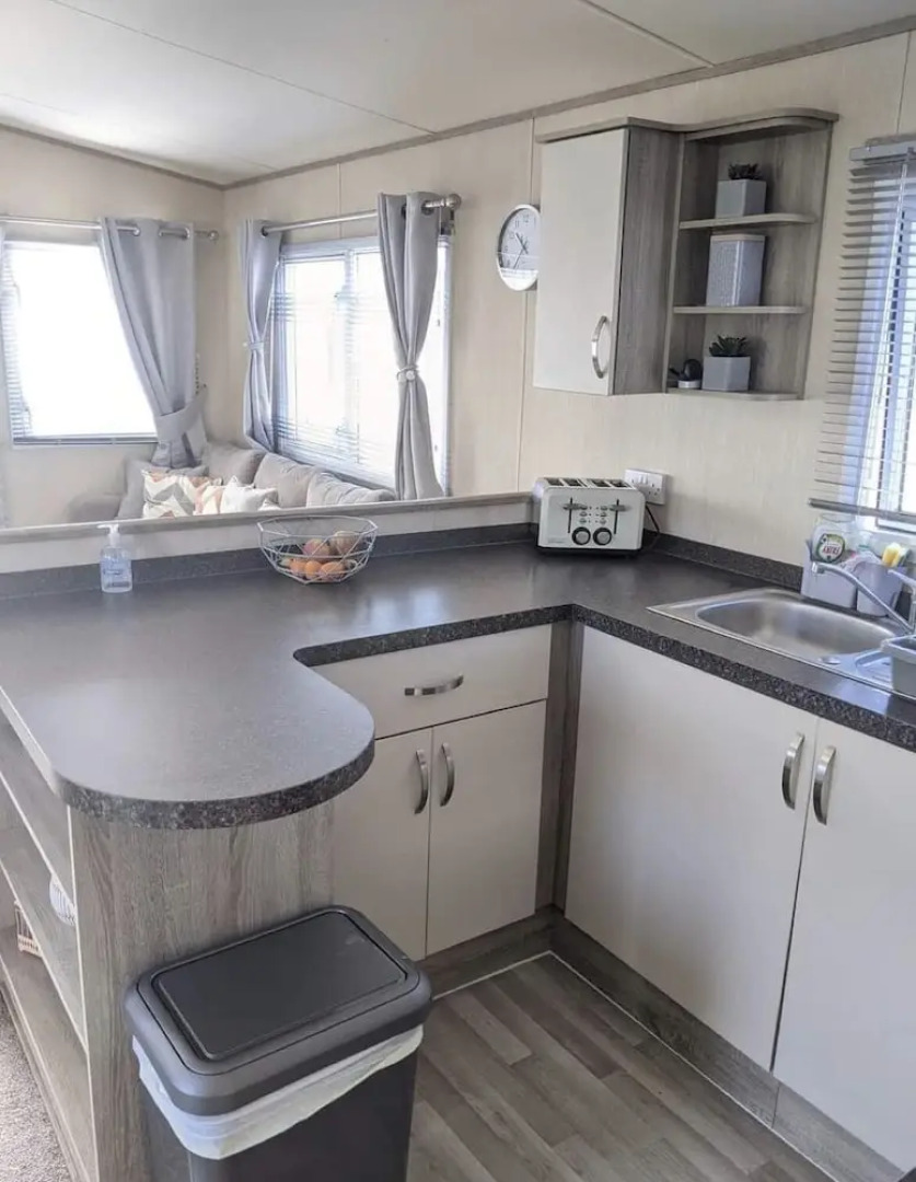 Immaculate Sen Friendly 3-bed Caravan in Porthcawl