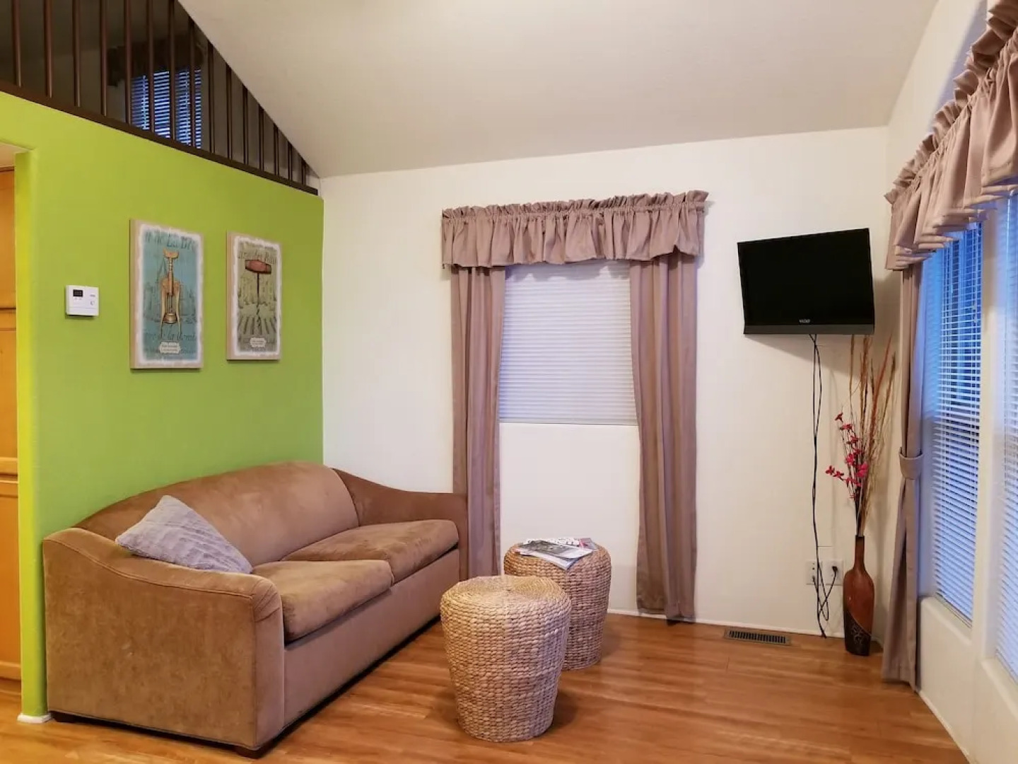 Mendelbaum Winery Guest Cabins