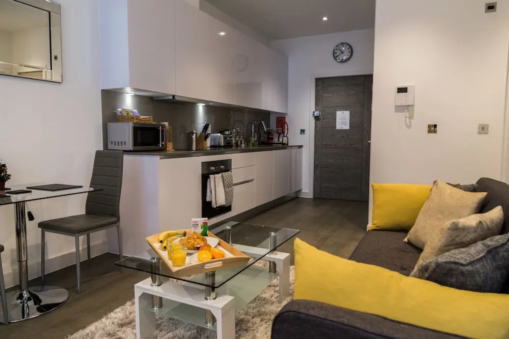 Brickfield Court Serviced Apartment by Ferndale