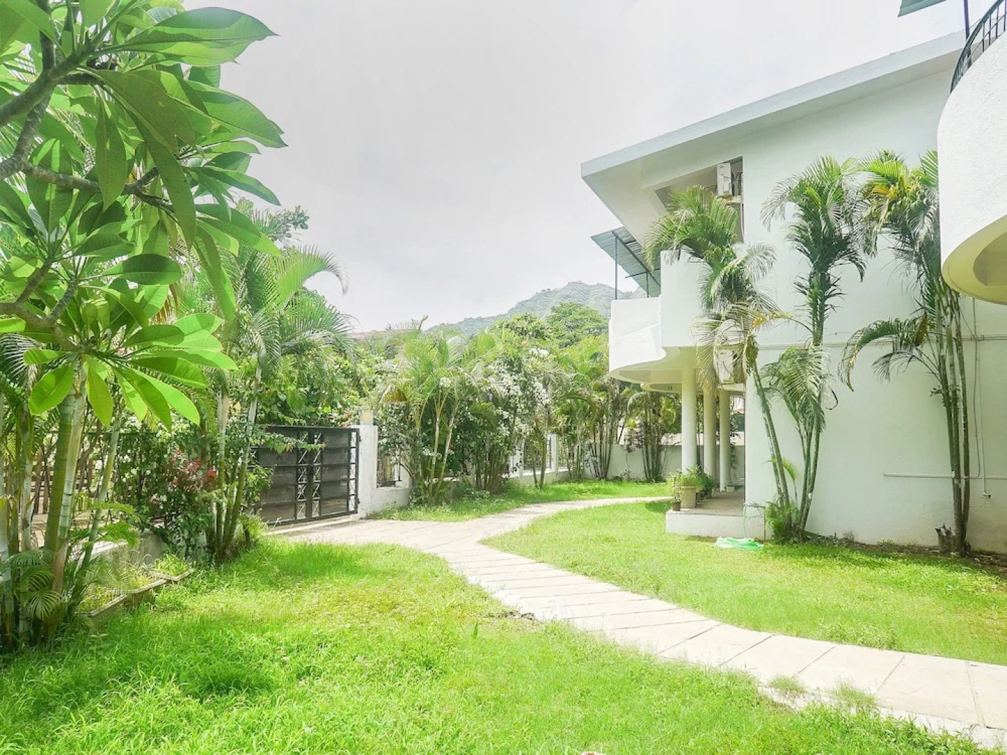 OYO 15399 Olive Villa