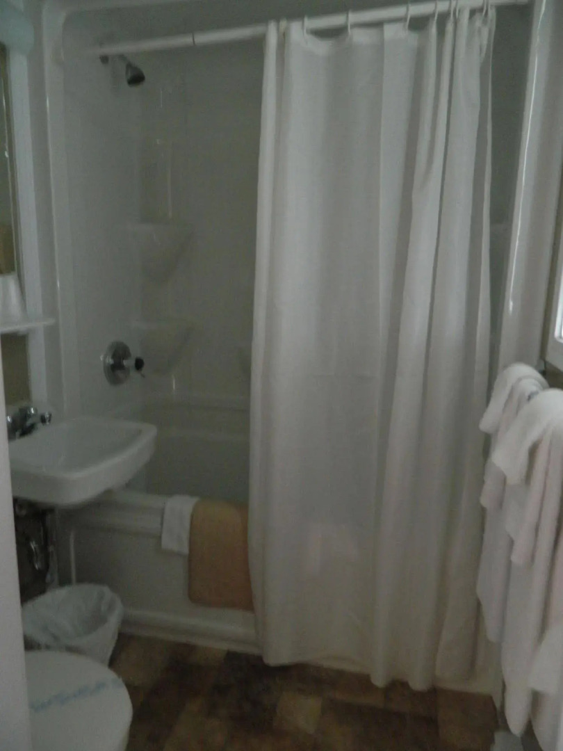 Hilltop Motel & Restaurant