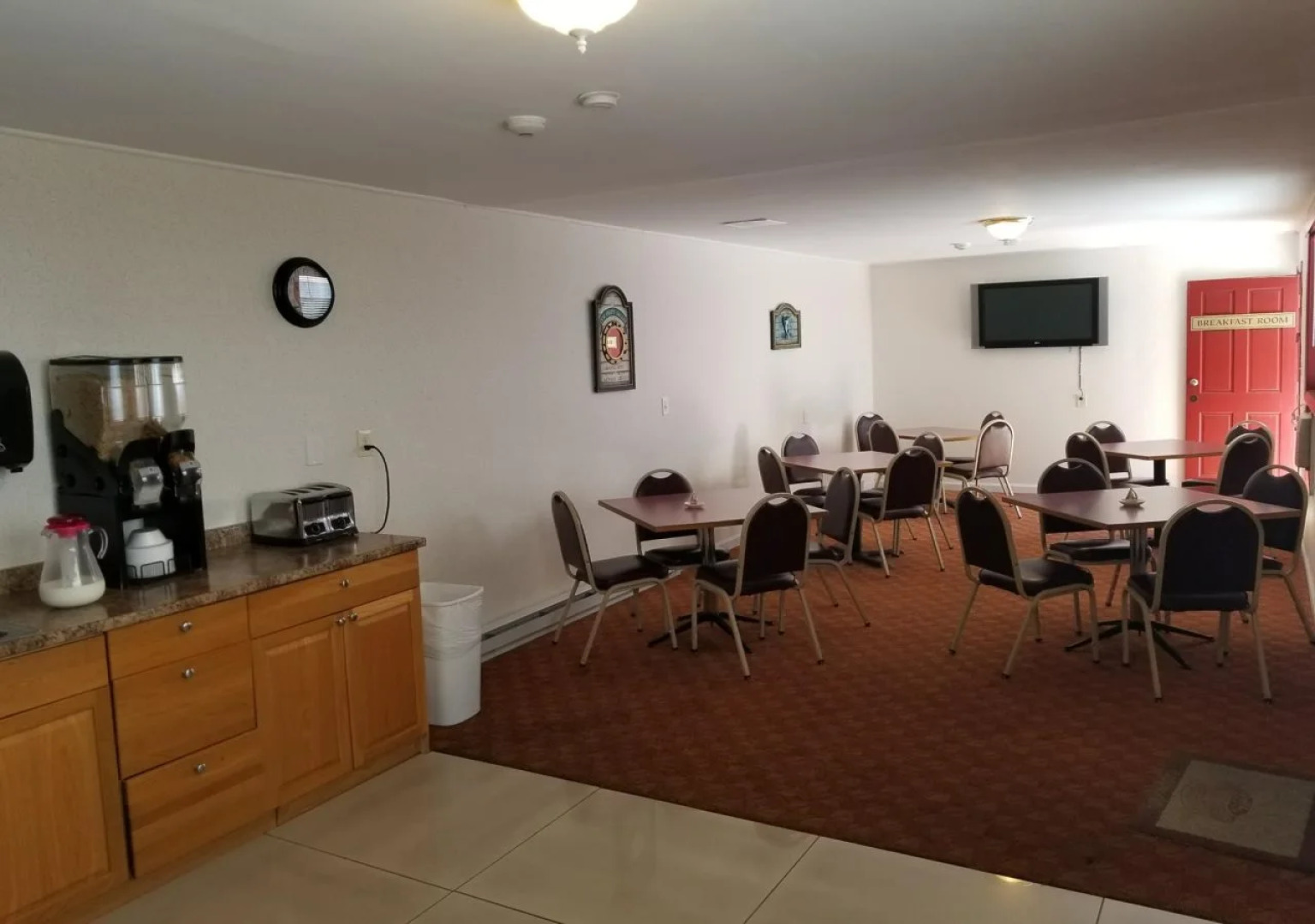 All Seasons Inn and Suites