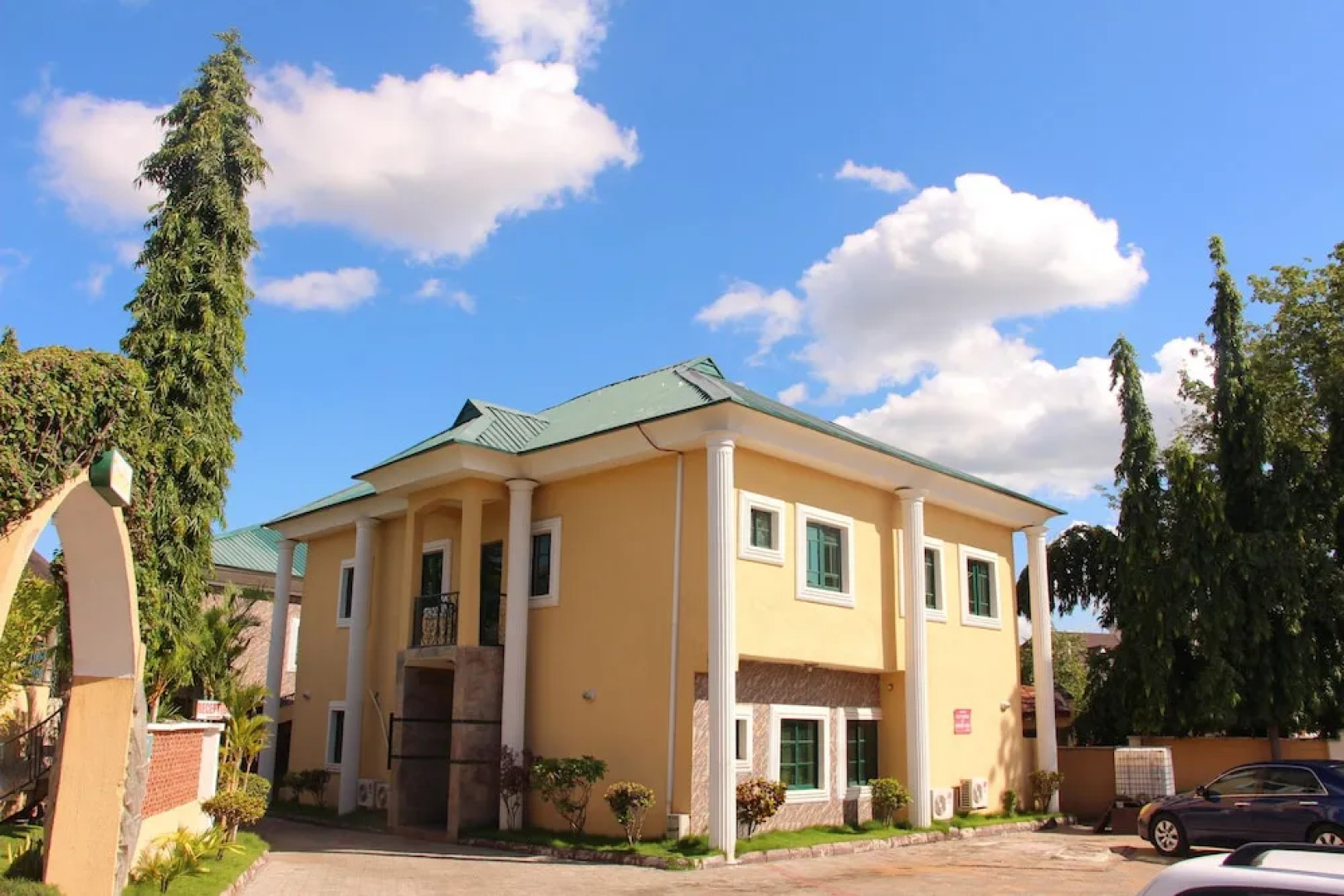 Hilltop Paradise Hotel