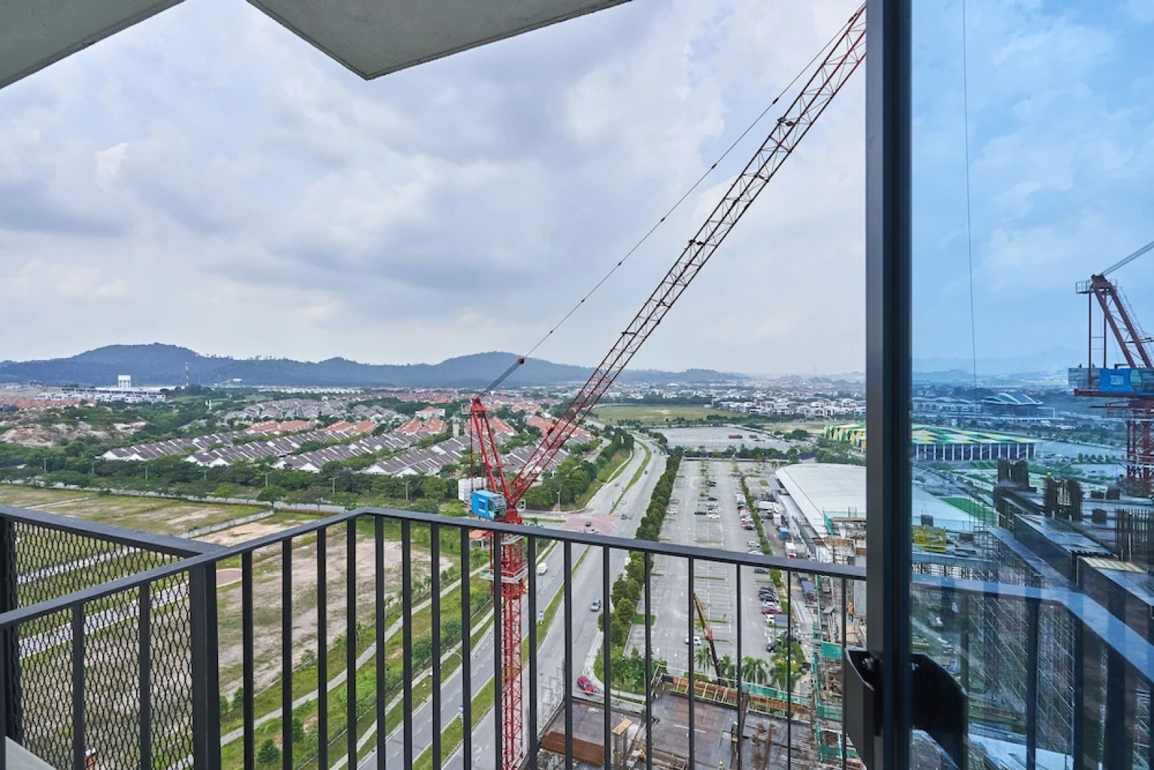 OYO Home 44002 Classic 2br Setia Alam Trefoil.