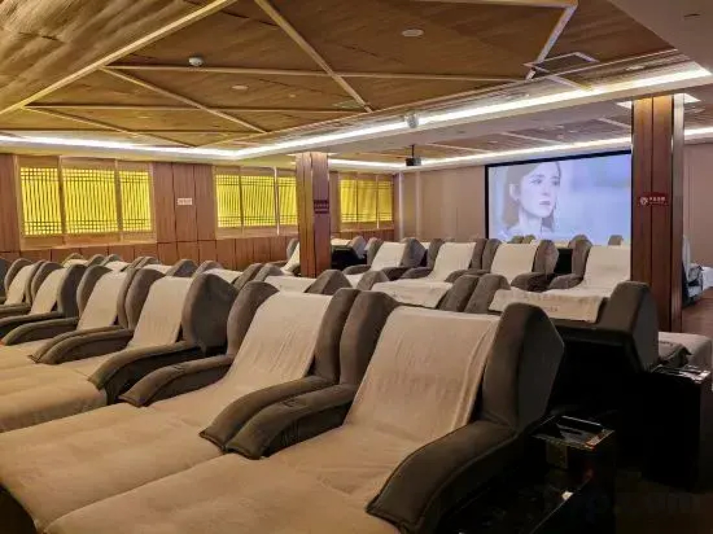 Yuxian Zixuan International Hotel