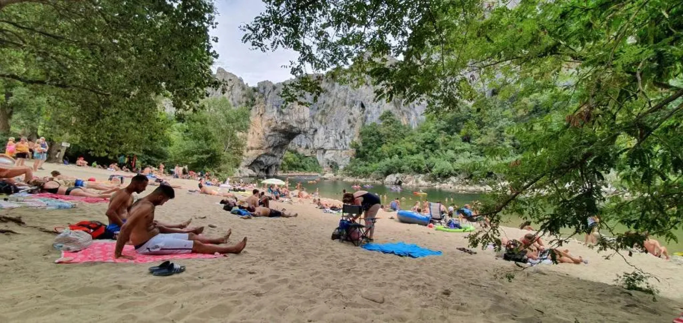 Maison avec piscine à l'orée de la forêt