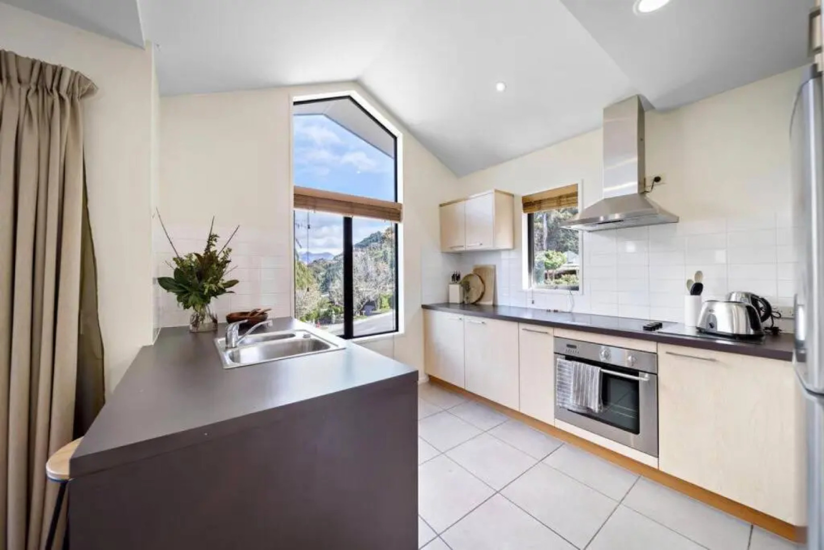 Sunshine Bay Escape - Close to Central Queenstown