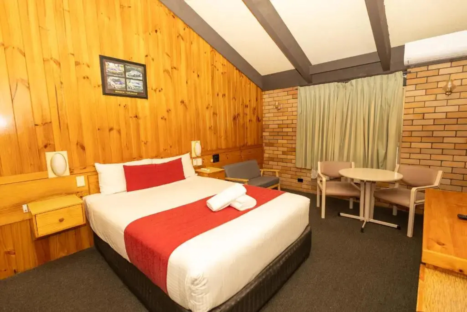 All Travellers Motor inn