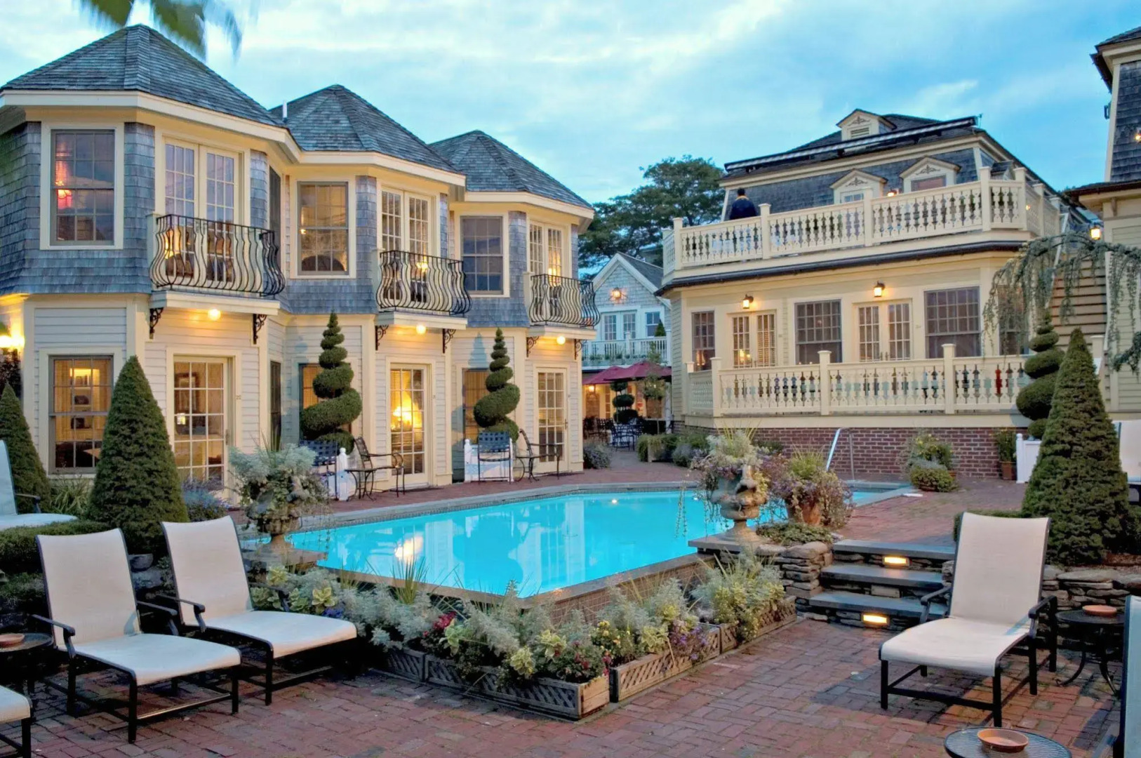 Brass Key Guesthouse - Adults Only